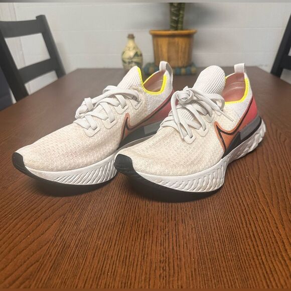 NIKE INFINITY REACT FLYNIT - Picture 2 of 8